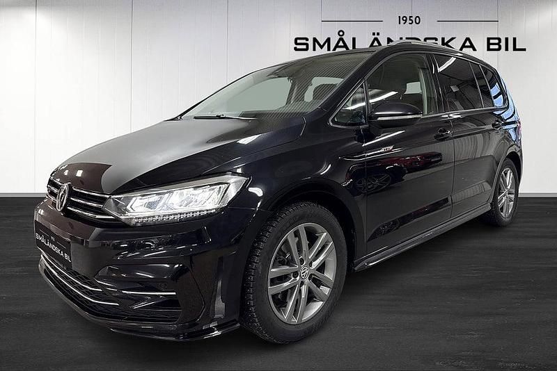 Svart Begagnad 2020 VW Touran Minibuss | 159 000 kr (Lite dyr) - Bild 1/4