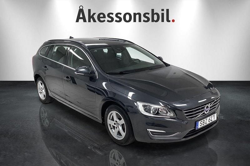 Grå Begagnad 2015 Volvo V60 Momentum Kombi | 169 000 kr (Marknadspris) - Bild 1/4