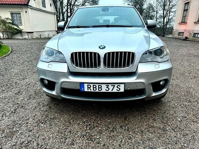 Begagnad BMW X5 M Sport 408 HK (300 kW) 2011 Silver SUV