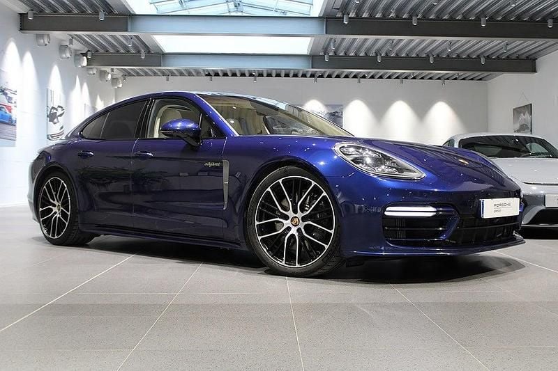 Mörkblå Begagnad 2022 Porsche Panamera Platinum Edition Halvkombi | 855 000 kr (Bra pris) - Bild 1/4