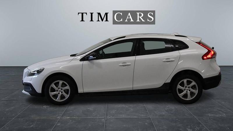 Begagnad Volvo V40 CC 117 HK (86 kW) 2015 Vit Kombi