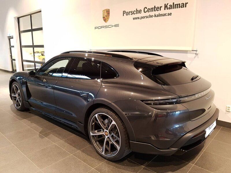 Begagnad Porsche Taycan Cross Turismo 350 kW (476 HK) 2023 Grå Sedan