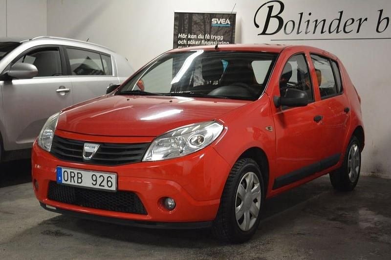 Röd Begagnad 2010 Dacia Sandero Halvkombi | 38 900 kr (Marknadspris) - Bild 1/4