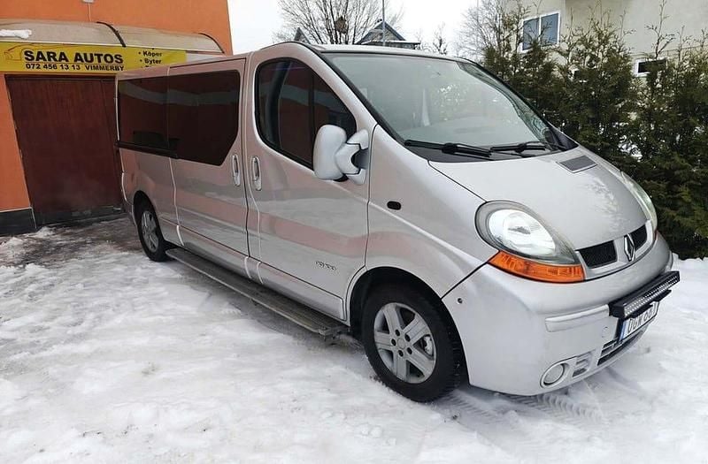 Grå Begagnad 2004 Renault Trafic Minibuss | 82 000 kr (Lite dyr) - Bild 1/4