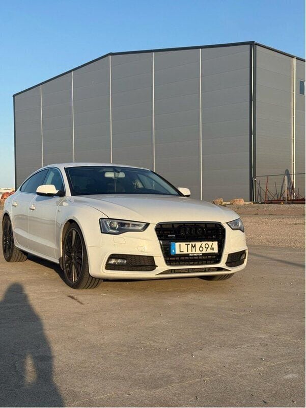 Vit Begagnad 2015 Audi A5 Sportback Halvkombi | 175 000 kr (Marknadspris) - Bild 1/4