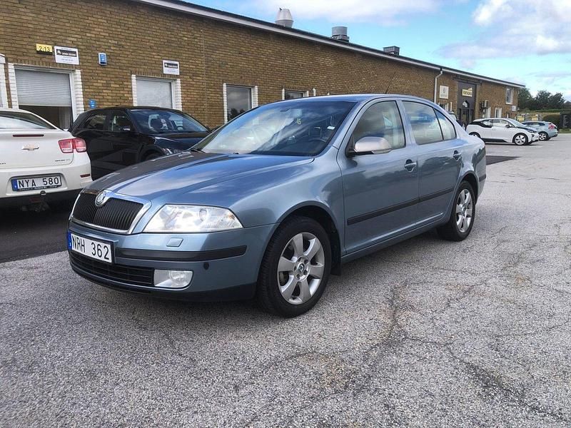 Ljusgrå (grå) Begagnad 2008 Skoda Octavia Halvkombi | 29 000 kr (Lite dyr) - Bild 1/4