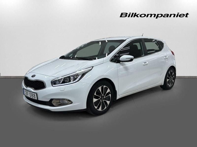 Vit Begagnad 2014 Kia Ceed Comfort Halvkombi | 69 900 kr (Marknadspris) - Bild 1/4