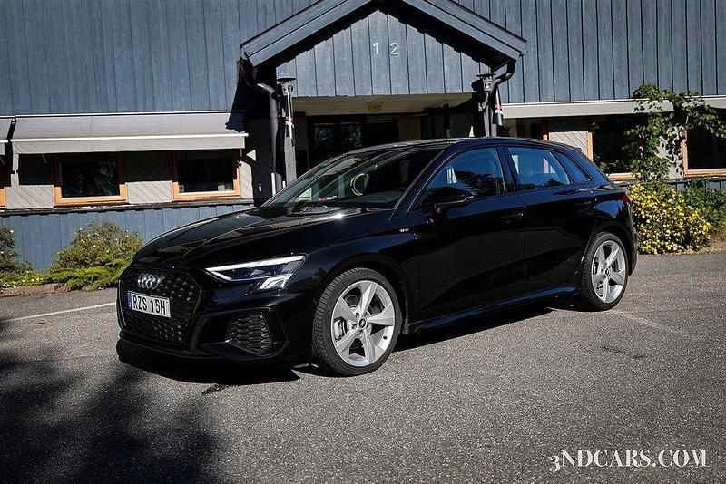 Svart Begagnad 2020 Audi A3 Sportback S-Line Halvkombi | 299 900 kr (Lite dyr) - Bild 1/4