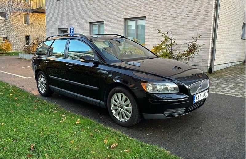 Svart Begagnad 2006 Volvo V50 Kombi | 20 000 kr (Superpris) - Bild 1/4