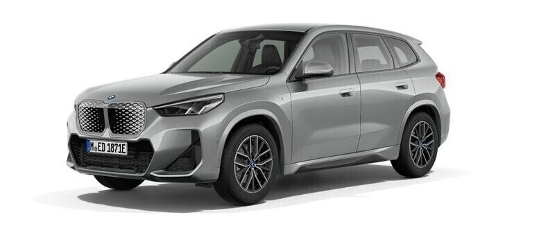 Grå (space silver metallic) Ny 2025 BMW iX1 Shadowline SUV | 551 400 kr (Marknadspris) - Bild 1/4