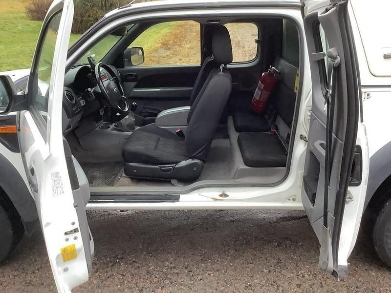 Begagnad Ford Ranger 143 HK (105 kW) 2011 Vit Pickup