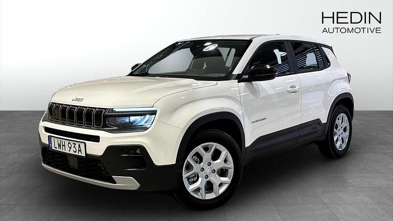 Vit (white) Ny 2025 Jeep Avenger Altitude SUV | 373 800 kr - Bild 1/4