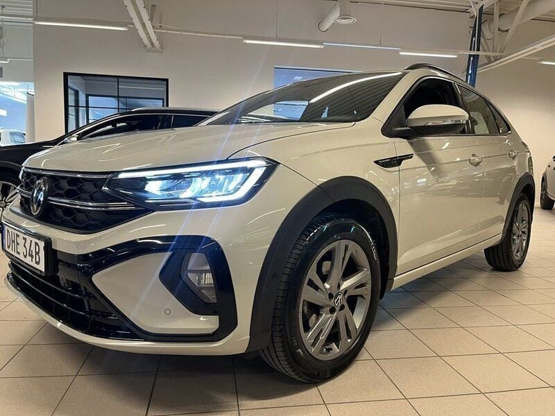 Grå (ascot grey) Begagnad 2022 VW Taigo R-line SUV | 224 900 kr (Marknadspris) - Bild 1/4