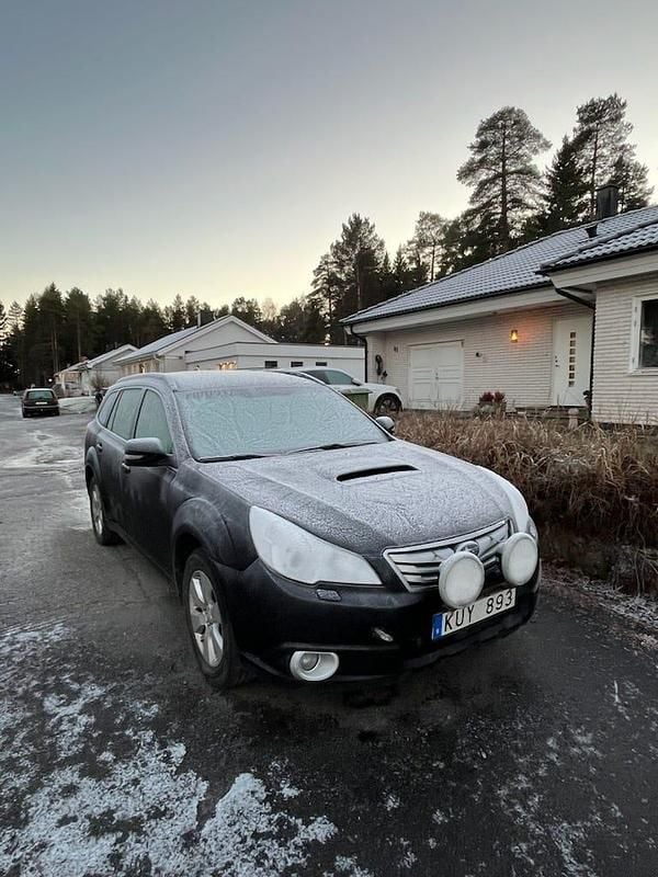 Begagnad 2010 Subaru Outback Kombi | 4 000 kr - Bild 1/4
