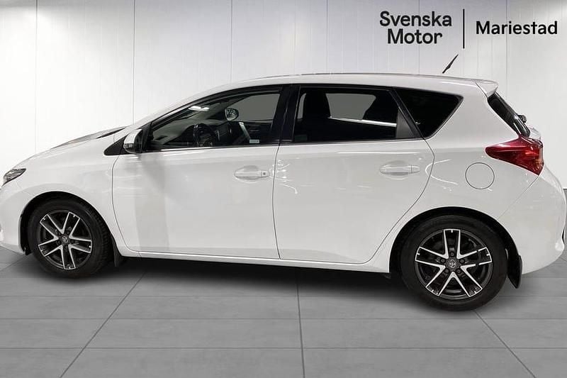 Begagnad Toyota Auris Edition 125 HK (91 kW) 2015 Vit Halvkombi
