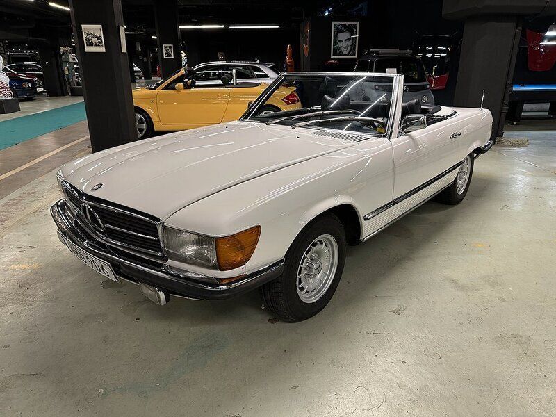 Vit Begagnad 1975 Mercedes SL350 Cab | 299 000 kr - Bild 1/4