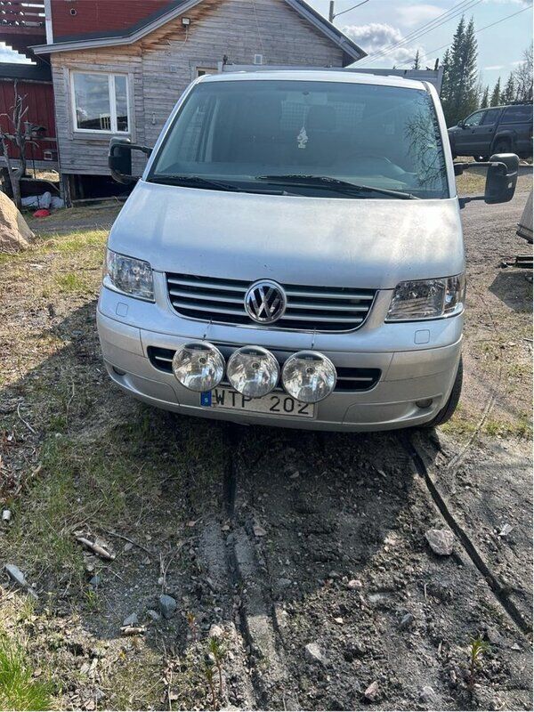 Silver Begagnad 2005 VW T5 Van | 40 000 kr (Lite dyr) - Bild 1/4