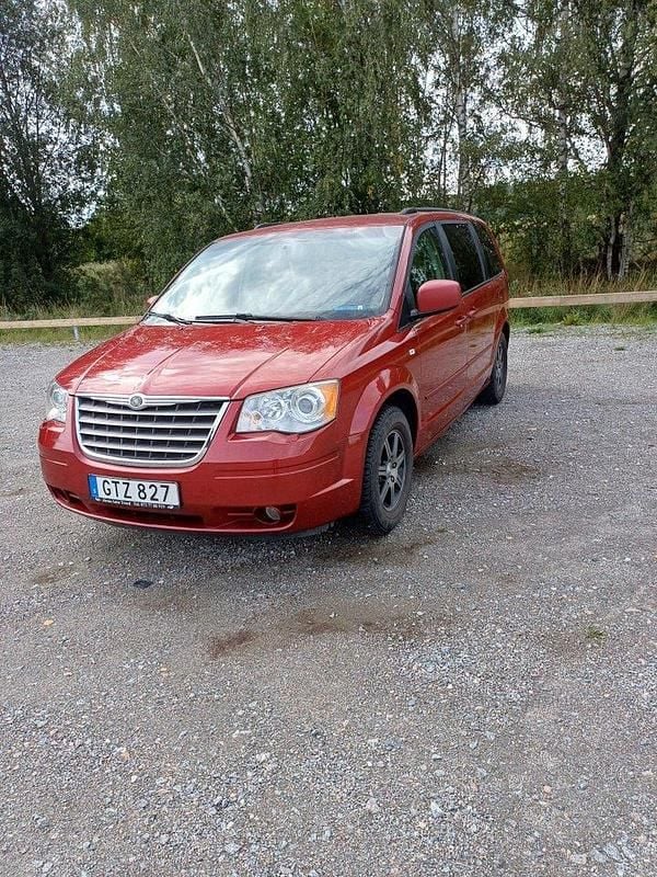Röd Begagnad 2008 Chrysler Grand Voyager Minibuss | 42 000 kr (Dyr) - Bild 1/4