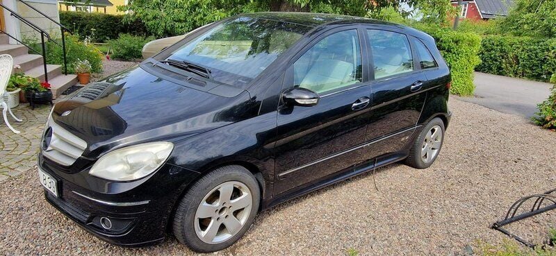 Svart Begagnad 2008 Mercedes B200 Minibuss | 35 000 kr (Superpris) - Bild 1/4