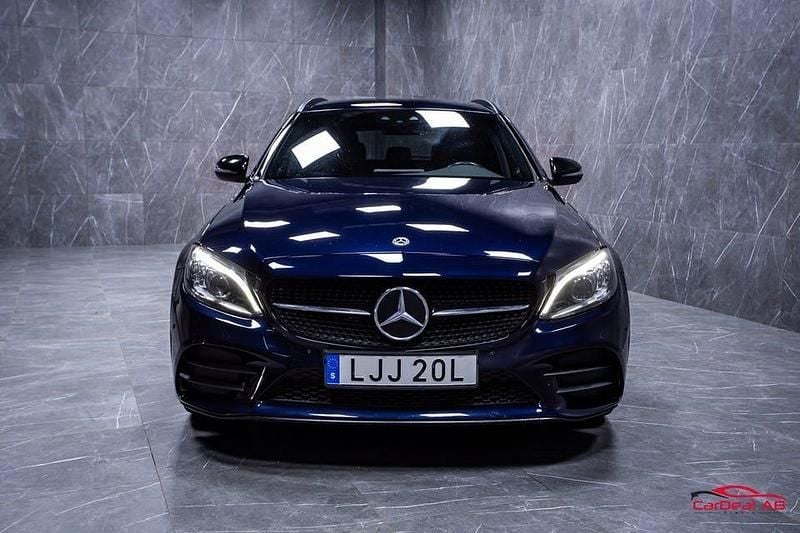Begagnad Mercedes C300e AMG line 306 HK (225 kW) 2020 Blå Kombi