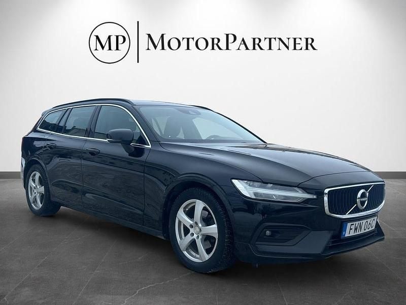 Svart Begagnad 2022 Volvo V60 Momentum Kombi | 279 900 kr (Bra pris) - Bild 1/4
