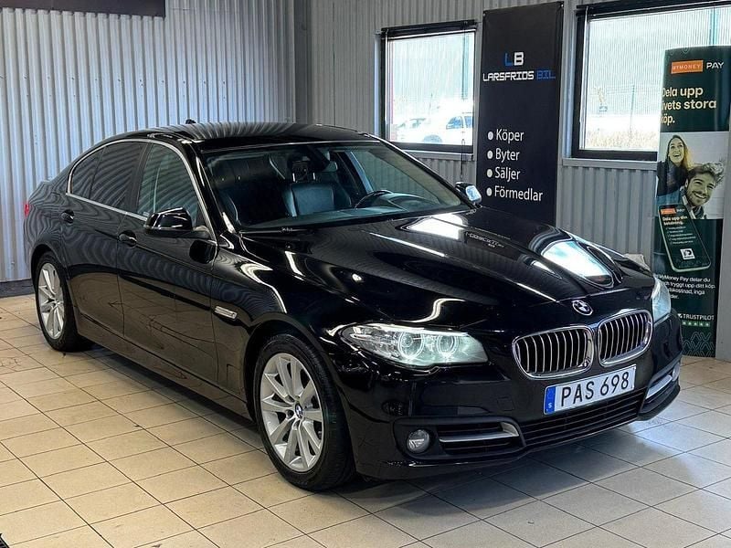 Svart Begagnad 2016 BMW 520 Sedan | 164 900 kr (Bra pris) - Bild 1/4