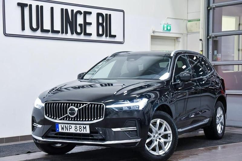 Svart Begagnad 2022 Volvo XC60 Momentum SUV | 324 900 kr (Superpris) - Bild 1/4