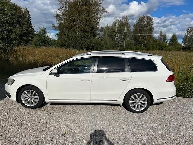 Vit Begagnad 2011 VW Passat GT Kombi | 65 000 kr (Bra pris) - Bild 1/4