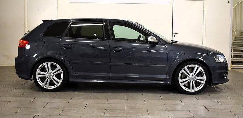Grå Begagnad 2012 Audi S3 Halvkombi | 170 000 kr (Lite dyr) - Bild 1/4