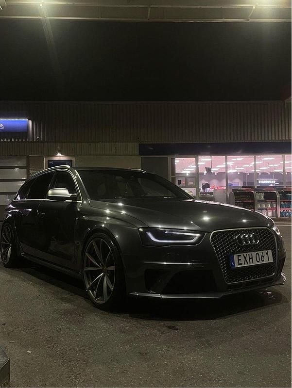 Grå Begagnad 2013 Audi RS4 Kombi | 369 900 kr (Bra pris) - Bild 1/4