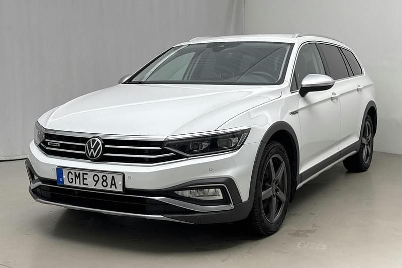 Vit Begagnad 2022 VW Passat Alltrack Kombi | 299 000 kr (Bra pris) - Bild 1/4