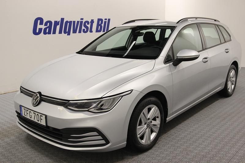 Silver metallic Begagnad 2023 VW Golf VIII Kombi | 279 000 kr (Marknadspris) - Bild 1/4