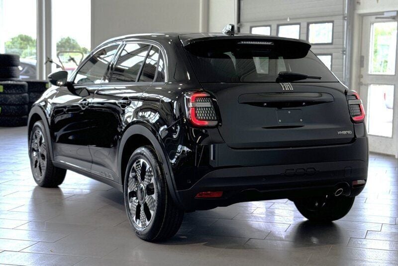 Begagnad Fiat 600 La Prima 101 HK (74 kW) 2023 Svart SUV