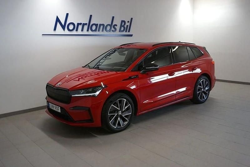 Röd (velvet red metallic) Begagnad 2022 Skoda Enyaq iV SportLine SUV | 394 900 kr (Marknadspris) - Bild 1/4