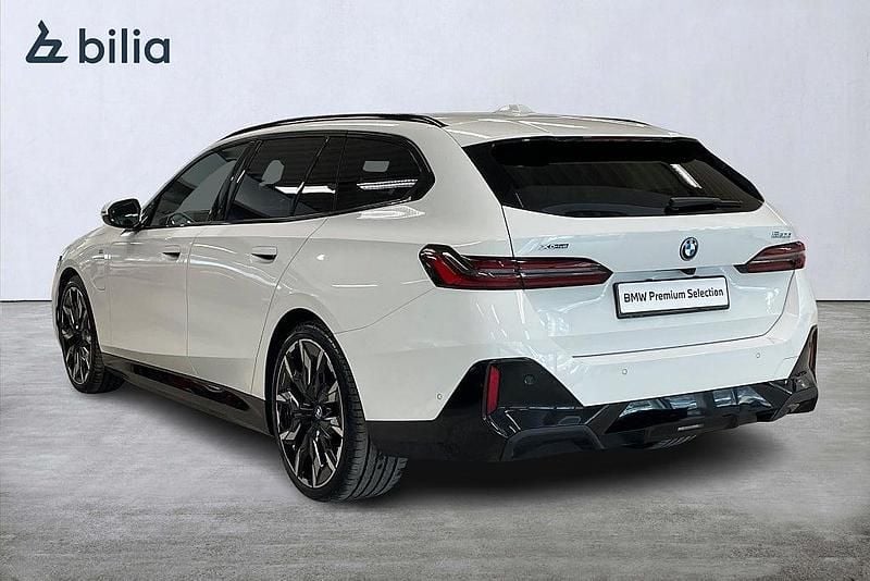 Begagnad BMW 550e M Sport 313 HK (230 kW) 2024 Vit Kombi