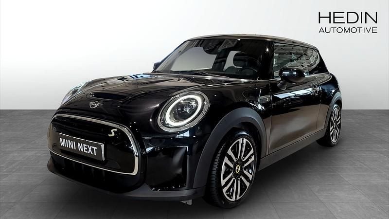 Svart (black) Begagnad 2022 Mini Cooper SE Halvkombi | 198 700 kr (Bra pris) - Bild 1/4