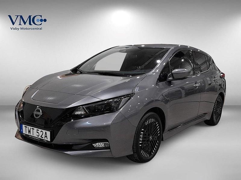 Grå Begagnad 2023 Nissan Leaf N-Connecta Halvkombi | 299 000 kr - Bild 1/4