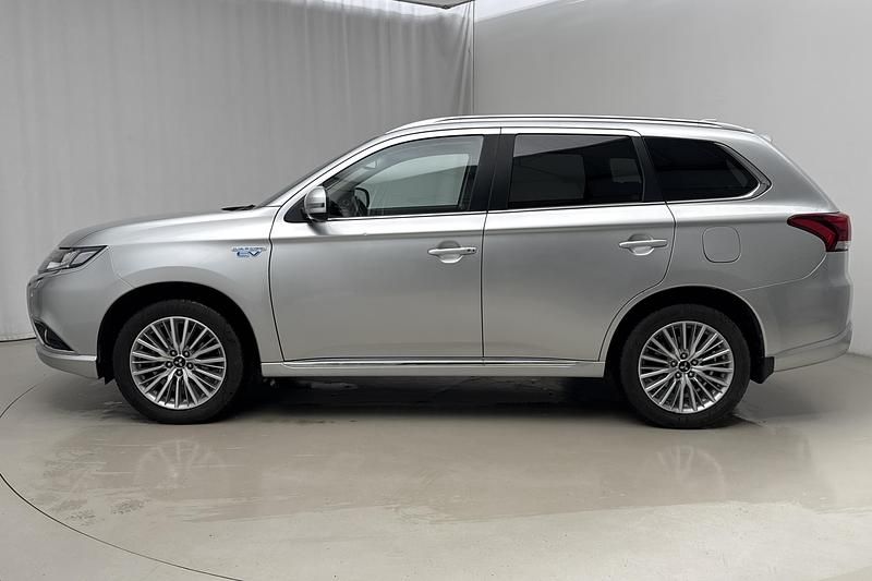 Begagnad Mitsubishi Outlander 121 HK (88 kW) 2018 Silver SUV