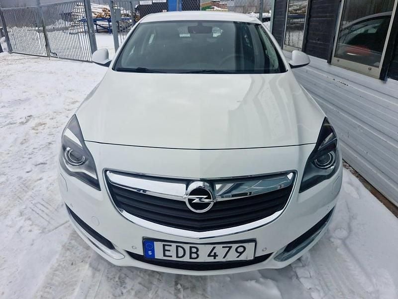 Begagnad Opel Insignia drive 140 HK (102 kW) 2015 Vit Halvkombi