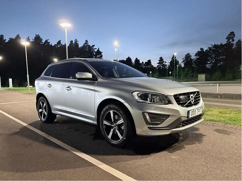 Silver Begagnad 2017 Volvo XC60 R-Design SUV | 259 900 kr (Marknadspris) - Bild 1/4