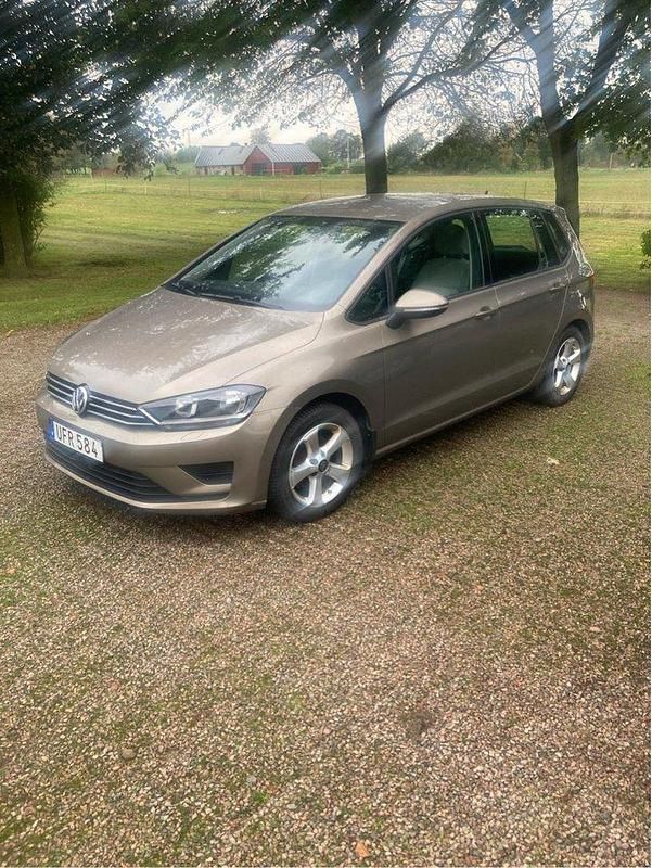 Brun Begagnad 2017 VW Golf VII Halvkombi | 112 000 kr (Marknadspris) - Bild 1/4