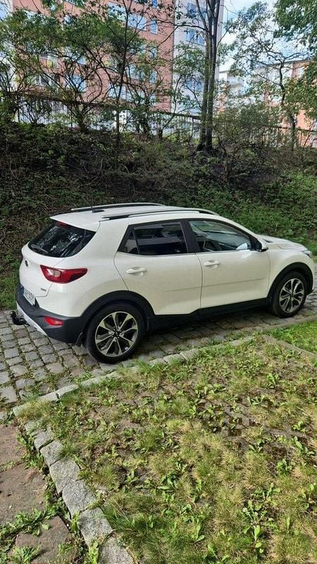 Vit Begagnad 2020 Kia Stonic Advance SUV | 174 000 kr (Marknadspris) - Bild 1/4