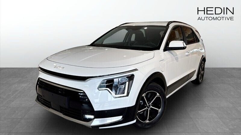 Vit (white) Ny 2025 Kia Niro SUV | 363 425 kr (Marknadspris) - Bild 1/4