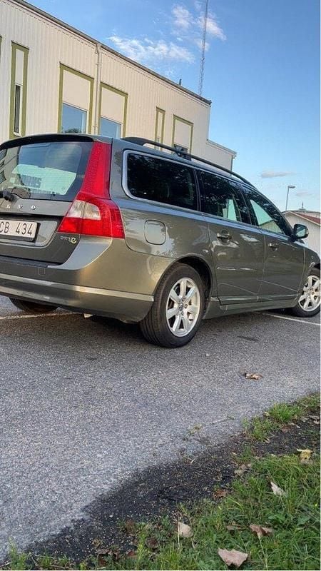 Blå Begagnad 2011 Volvo V70 Momentum Kombi | 69 000 kr (Marknadspris) - Bild 1/4