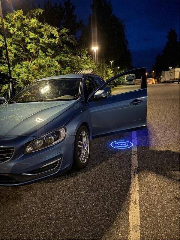 Blå Begagnad 2015 Volvo V60 Momentum Kombi | 130 000 kr (Bra pris) - Bild 1/4