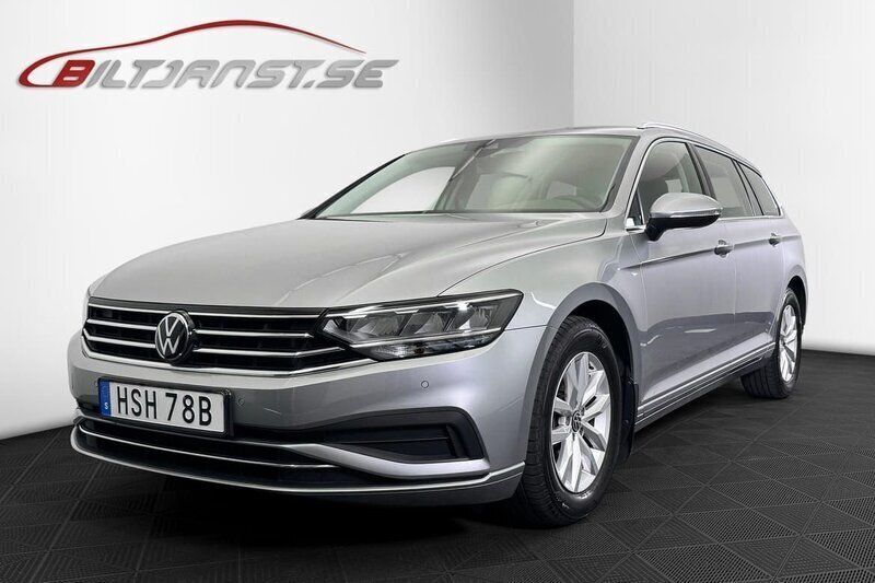 Silver Begagnad 2023 VW Passat Kombi | 289 900 kr (Marknadspris) - Bild 1/4