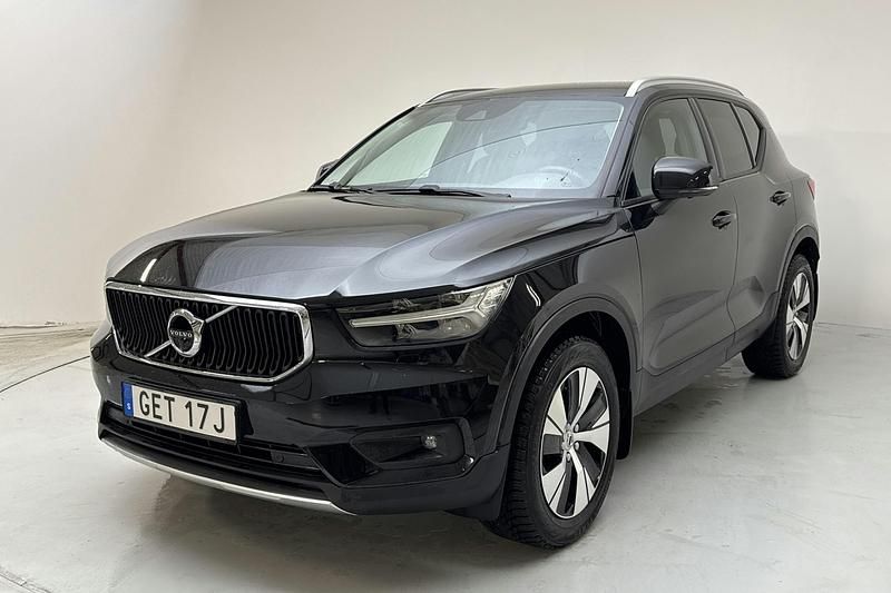 Svart Begagnad 2021 Volvo XC40 SE SUV | 279 800 kr (Superpris) - Bild 1/4