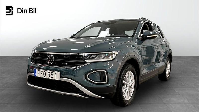 Mörkblå Begagnad 2022 VW T-Roc SUV | 224 900 kr (Marknadspris) - Bild 1/4