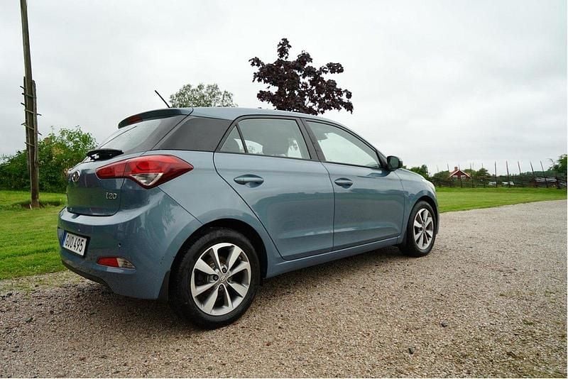 Blå Begagnad 2016 Hyundai i20 Premium Halvkombi | 59 000 kr (Bra pris) - Bild 1/4