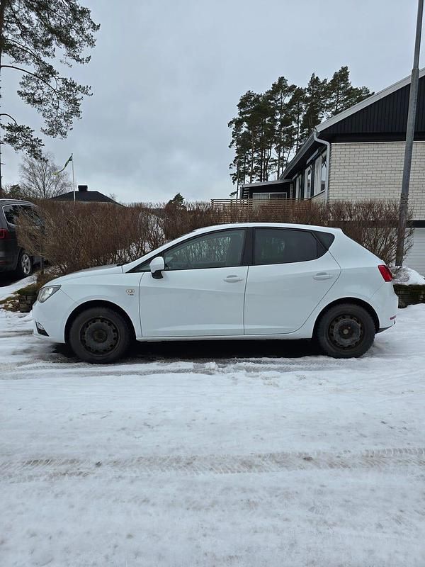 Begagnad Seat Ibiza 105 HK (77 kW) 2013
